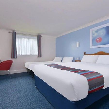 בארי Travelodge Cardiff Airport מראה חיצוני תמונה