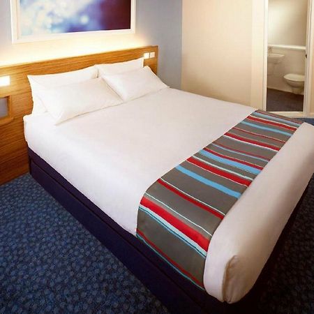 בארי Travelodge Cardiff Airport מראה חיצוני תמונה