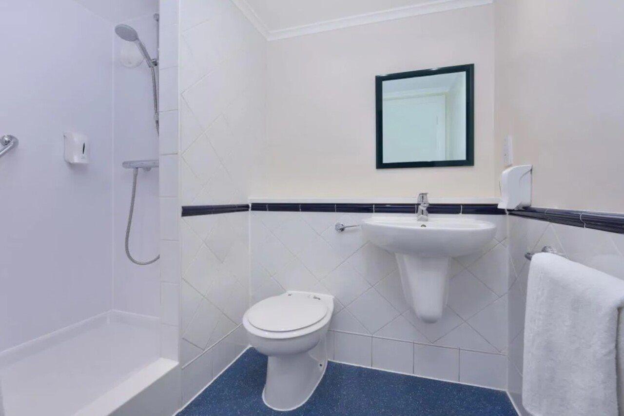 בארי Travelodge Cardiff Airport מראה חיצוני תמונה