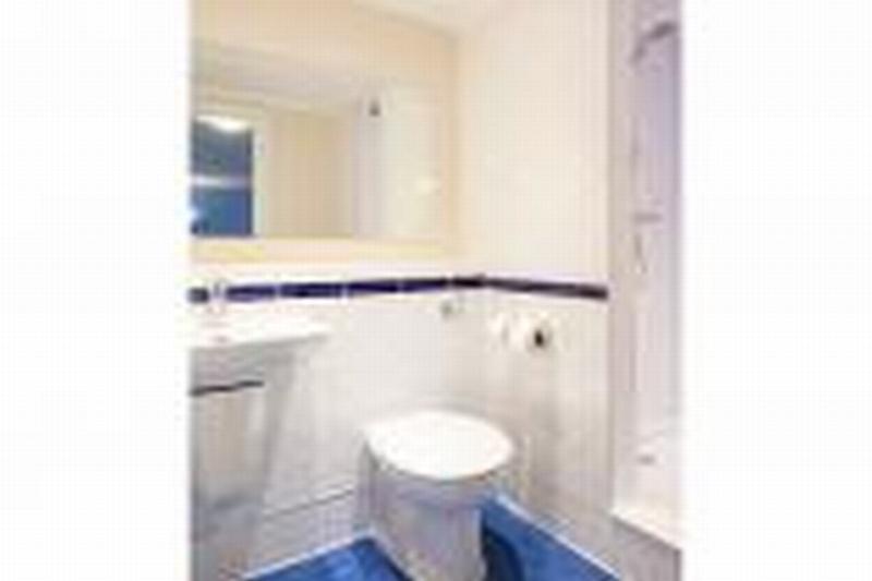 בארי Travelodge Cardiff Airport מראה חיצוני תמונה