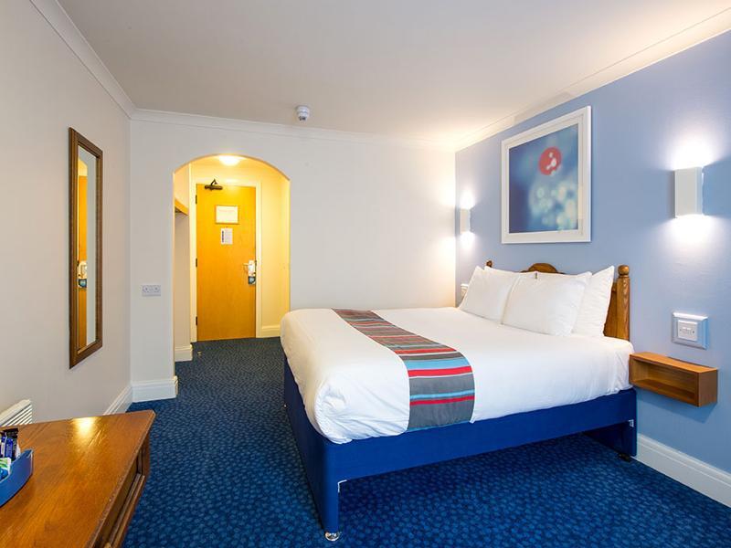 בארי Travelodge Cardiff Airport מראה חיצוני תמונה