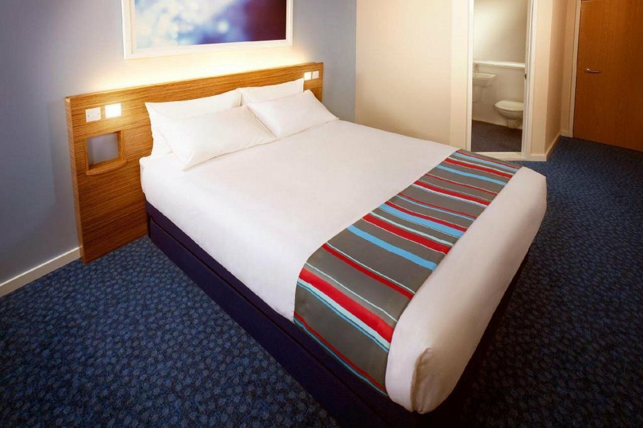 בארי Travelodge Cardiff Airport מראה חיצוני תמונה