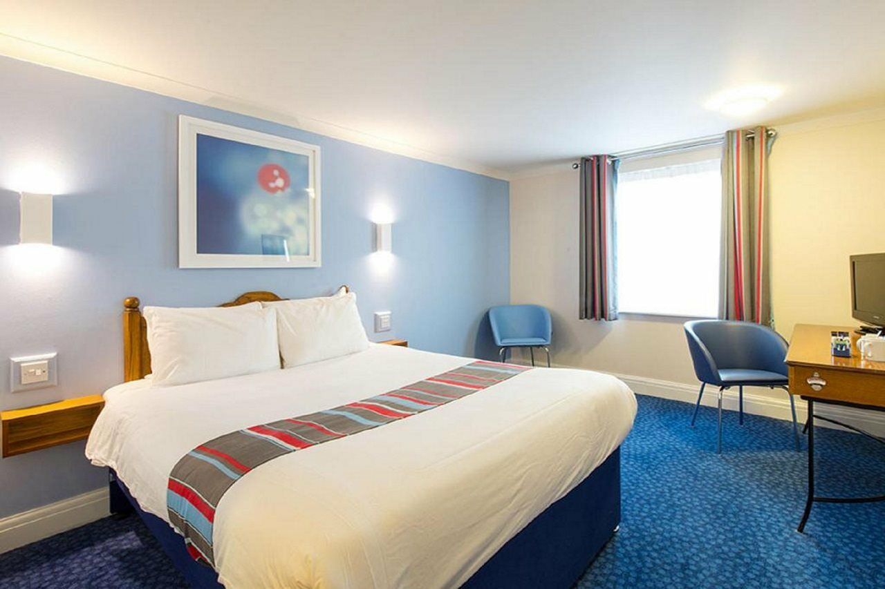 בארי Travelodge Cardiff Airport מראה חיצוני תמונה